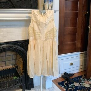 Umgee fully lined baby doll dress. Worn a few times.‎ Retail 66